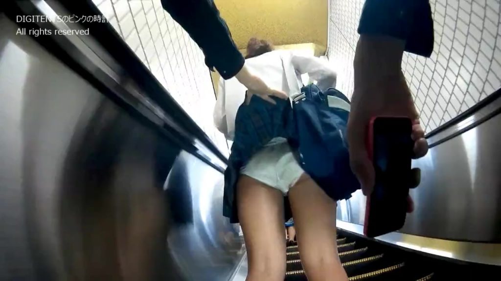 スカートめくり 後ろからスカートめくってパンツ盗撮するすごいやつ 下着フェチと非日常エロの部屋